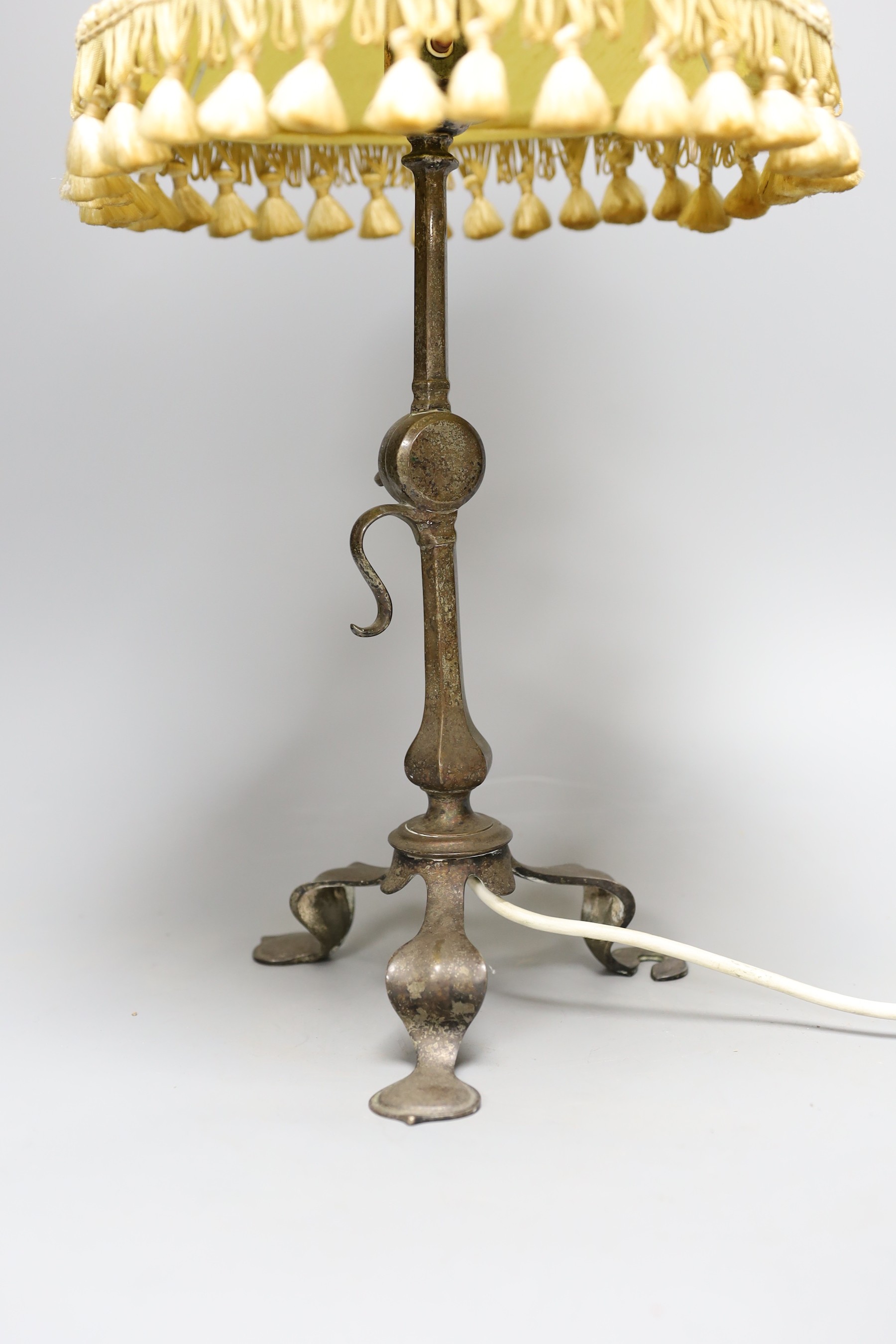 An Arts & Crafts style adjustable metal desk lamp, 33.5 cms high